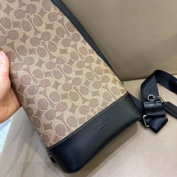 COACH Dominic Men's Chest Bag, size 18.5 x 37 x 6 cm - Picture 5 of 8